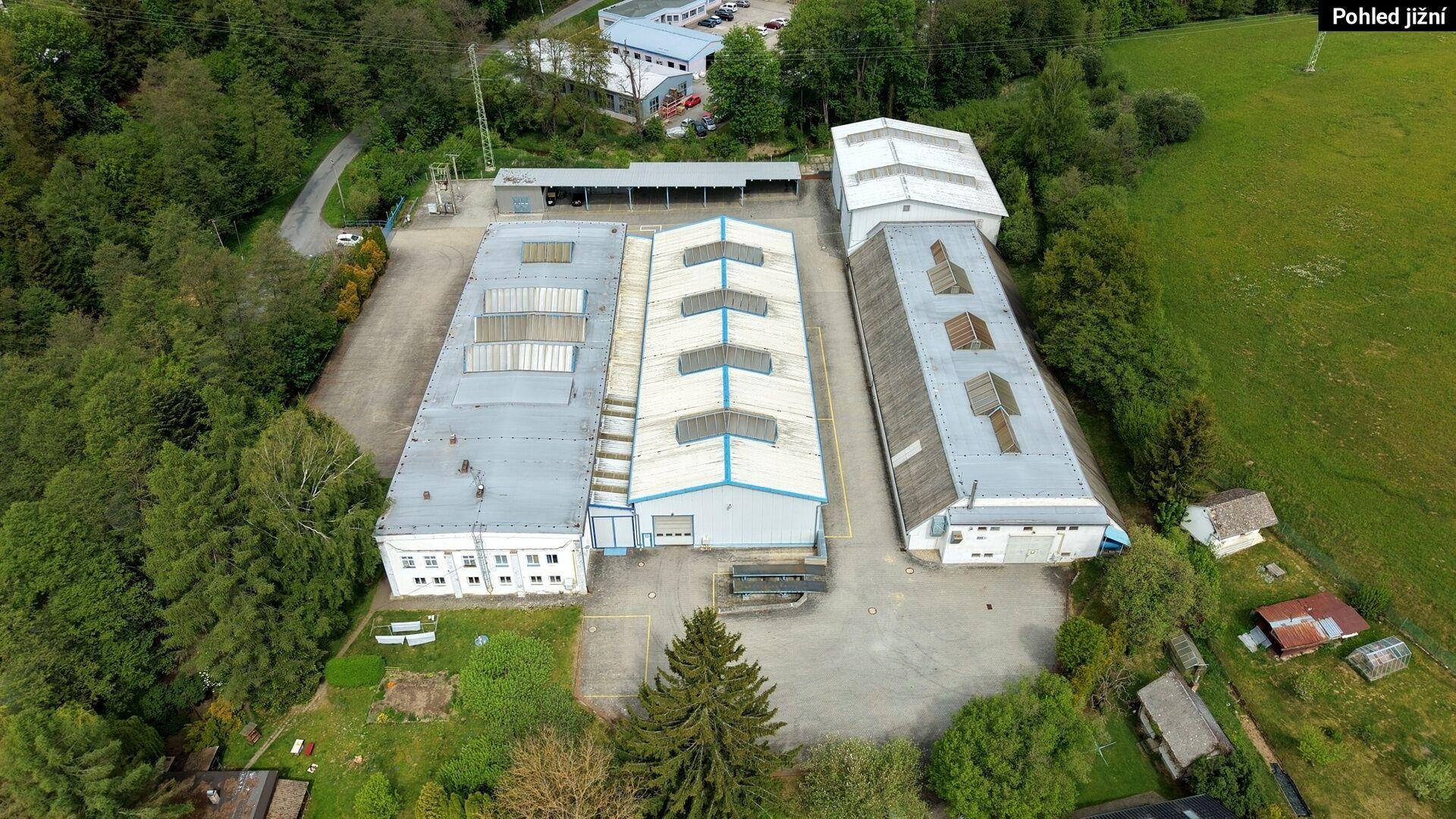 Skladovací areál se 4 halami a celkovou výměrou pozemků 11.570 m2