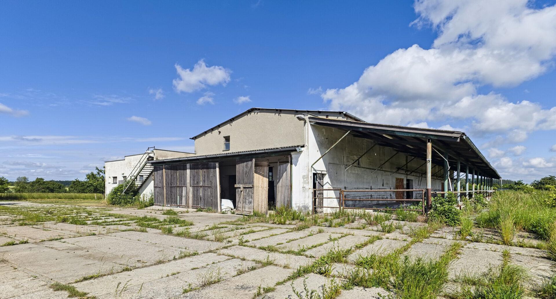 Sklad 750 m2 a venkovní zpevněné plochy 600 m2