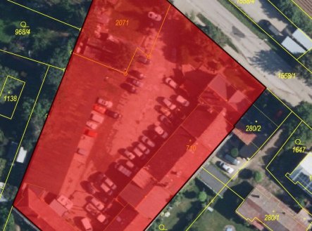 Spoluvlastnický podíl 1/12 na areálu o celkové výměře 3.949 m2 s rodinným domem a dílnami