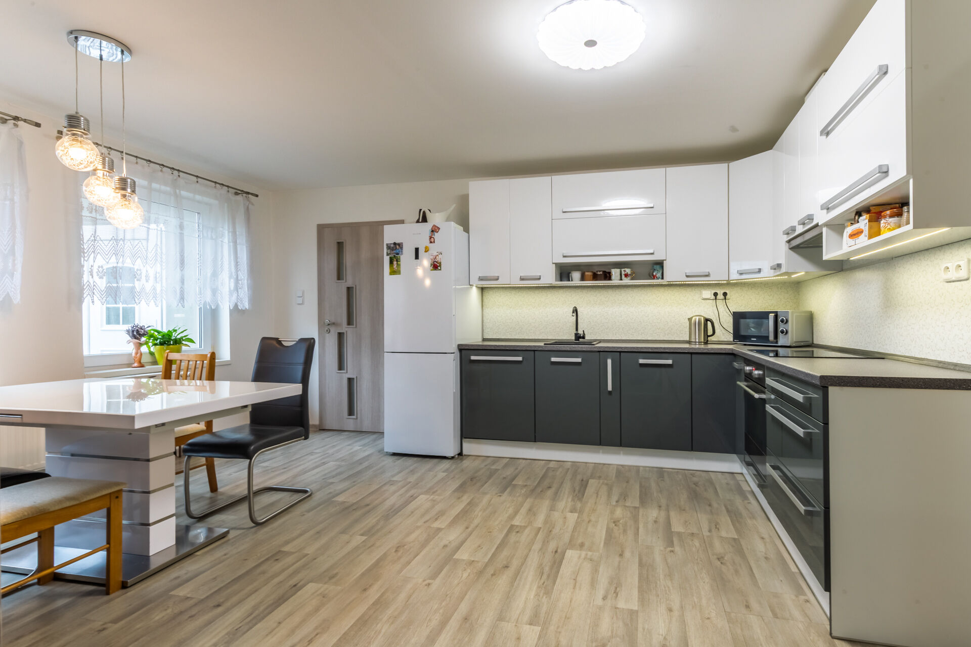 Rodinný dům po celkové vnitřní rekonstrukci. Kladno - Švermov.