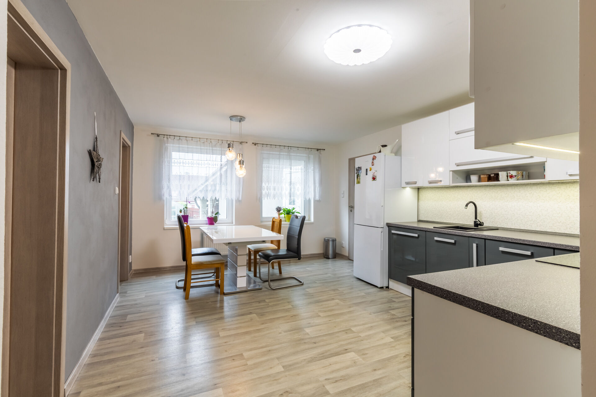 Rodinný dům po celkové vnitřní rekonstrukci. Kladno - Švermov.