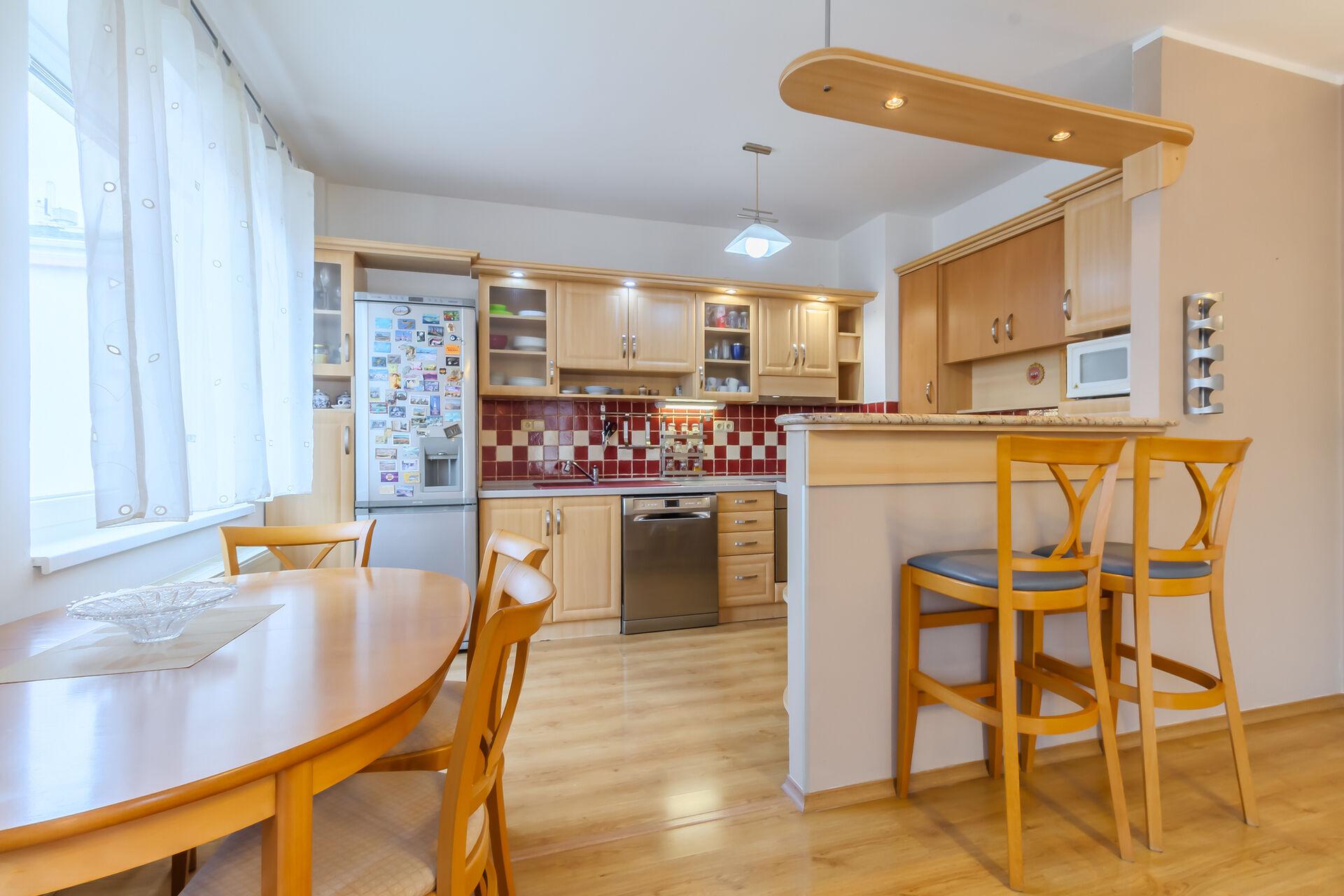 Prodej prostorného bytu 4+1 s balkony, 97 m² – Kladno, Ostrovec (ul. Vojtěcha Lanny)