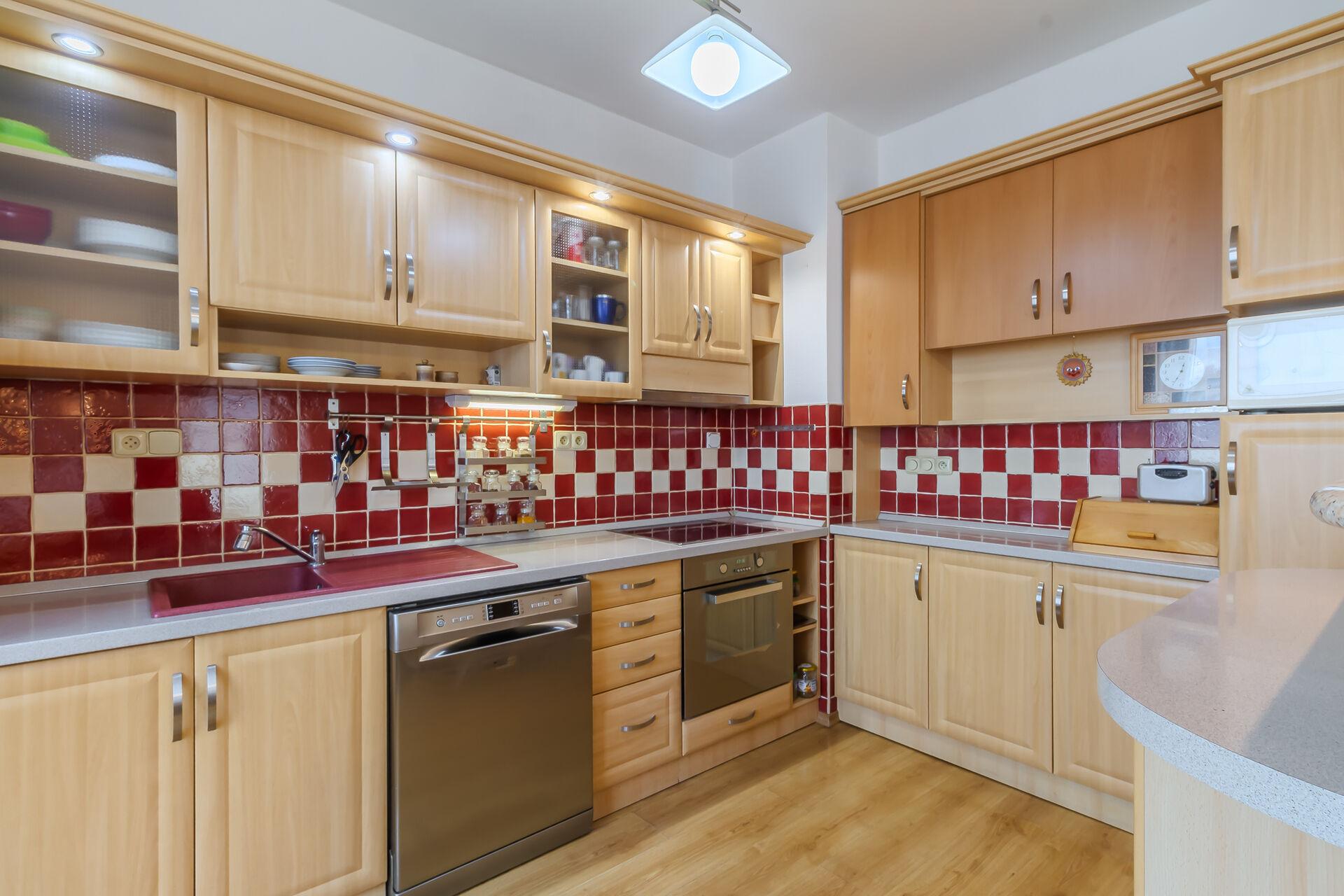 Prodej prostorného bytu 4+1 s balkony, 97 m² – Kladno, Ostrovec (ul. Vojtěcha Lanny)