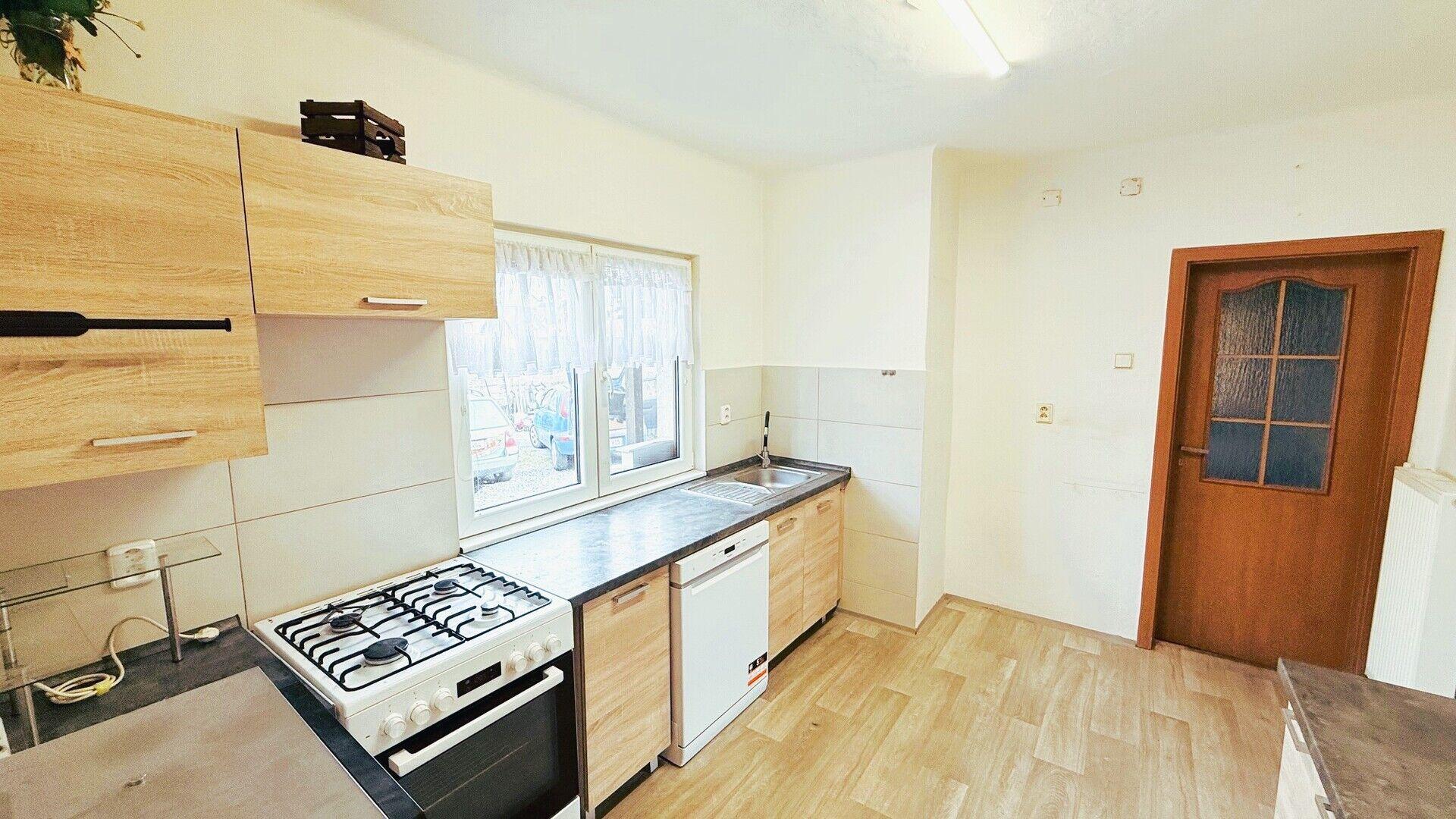 Nabídka dlouhodobého podnájmu bytu 2+1 s lodžií, 63 m² – Velké Přítočno u Kladna.