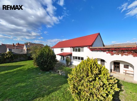 Prodej rodinného domu, cca 186 m2, s pozemky 7 638m2, Renoty