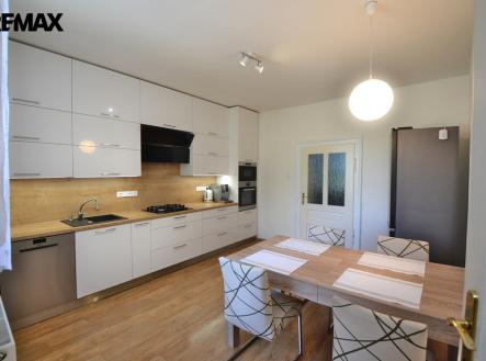 Prodej nájemního domu, 307 m²