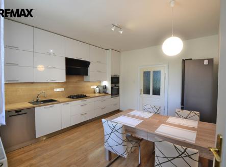 Prodej nájemního domu, 307 m²