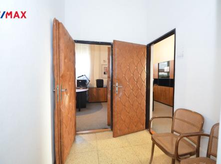 Pronájem kanceláře, 57 m²