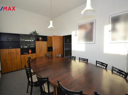 Pronájem kanceláře, 57 m²