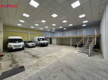 Pronájem obchodní prostor, 354 m²