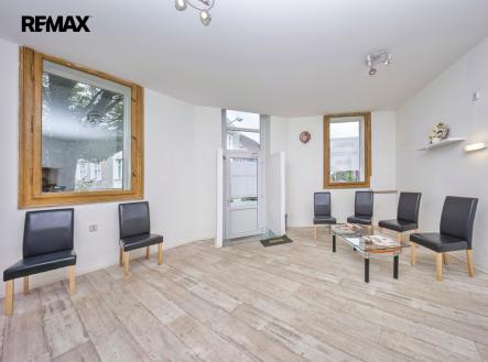 Prodej obchodní prostor, 92 m²