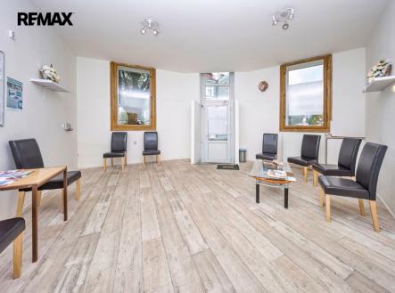 Prodej obchodní prostor, 92 m²
