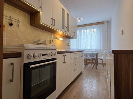 Pronájem vybaveného bytu 2+1 s lodžií, komorou a sklepem, 55,8 m² | Olomouc, I. P. Pavlova