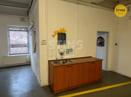 Pronájem skladovací prostor, 320 m²