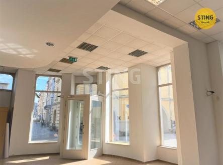 Pronájem obchodní prostor, 240 m²