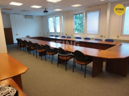 Pronájem skladu, 1 730 m²