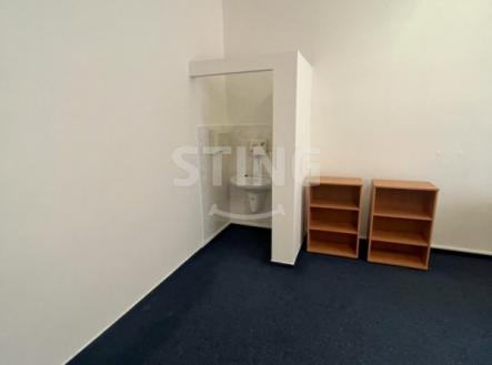 Pronájem kanceláře, 90 m²