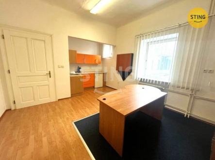 Pronájem kanceláře, 90 m²