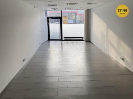 Pronájem - obchodní prostor, 297 m²