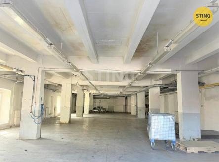 Pronájem skladu, 370 m²