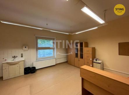 Pronájem skladu, 370 m²