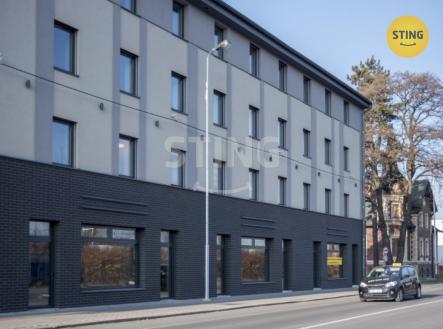 Pronájem kanceláře, 902 m²