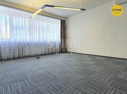 Pronájem - kanceláře, 400 m²