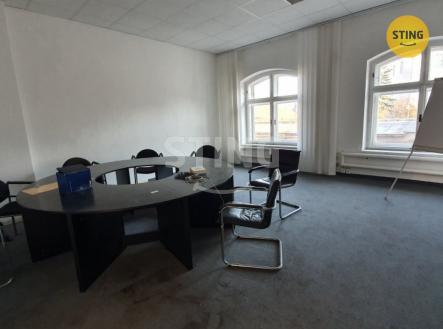 Pronájem - kanceláře, 400 m²