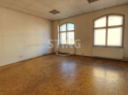 Pronájem - kanceláře, 400 m²