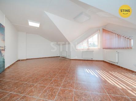 Pronájem - kanceláře, 97 m²