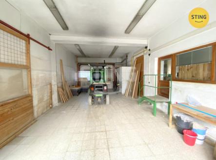 Pronájem - skladovací prostor, 120 m²