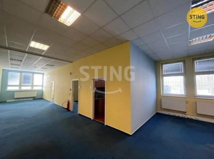 Pronájem skladovací prostor, 342 m²