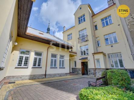 Prodej nájemního domu, 439 m²