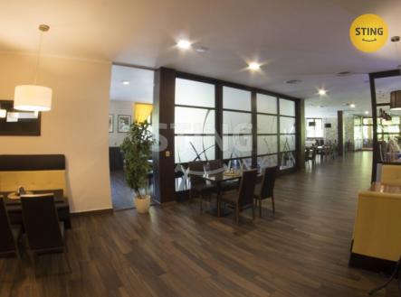 Pronájem - restaurace, 655 m²
