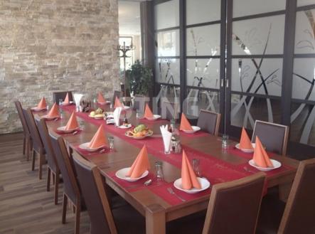 Pronájem - restaurace, 655 m²