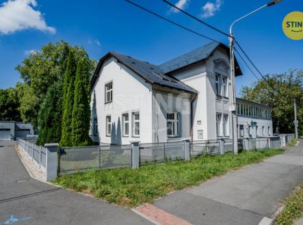Pronájem komerčního objektu, administrativní budova, 250 m²