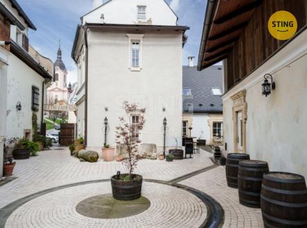 Prodej hotel, 2 230 m²