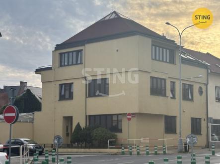 Pronájem kanceláře, 72 m²