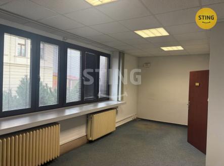 Pronájem kanceláře, 72 m²