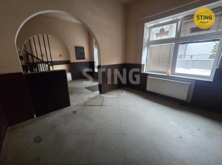 Pronájem obchodní prostor, 90 m²