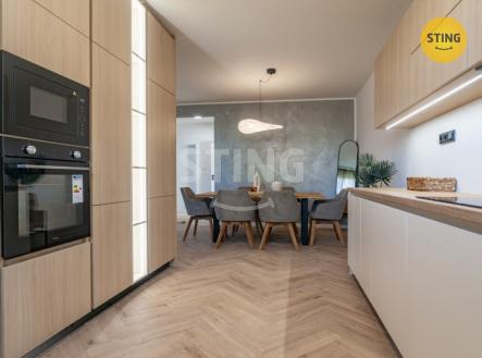 Pronájem domu/vily, 242 m²