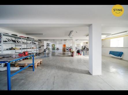 Pronájem skladovací prostor, 220 m²