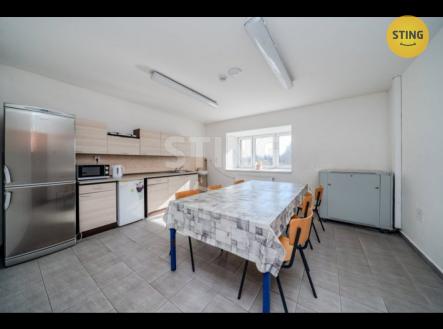 Pronájem skladovací prostor, 500 m²