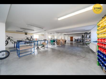 Pronájem skladovací prostor, 750 m²
