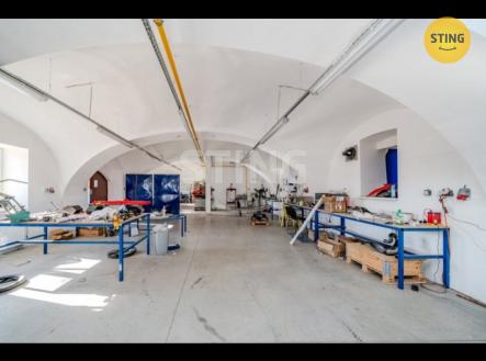 Pronájem skladovací prostor, 750 m²