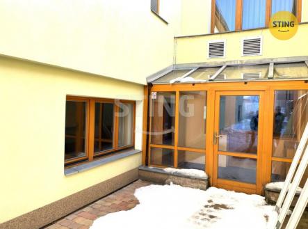 Pronájem obchodní prostor, 270 m²