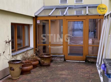 Pronájem obchodní prostor, 270 m²