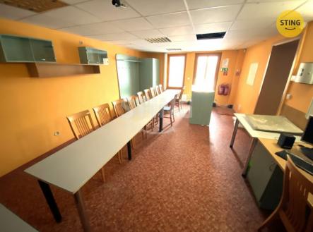 Pronájem obchodní prostory, 270 m²