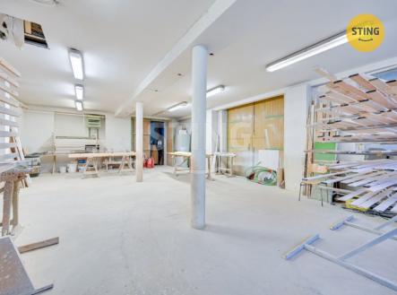 Prodej komerčního objektu, průmyslový areál, 1 916 m²