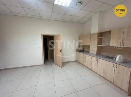 Pronájem kanceláře, 244 m²